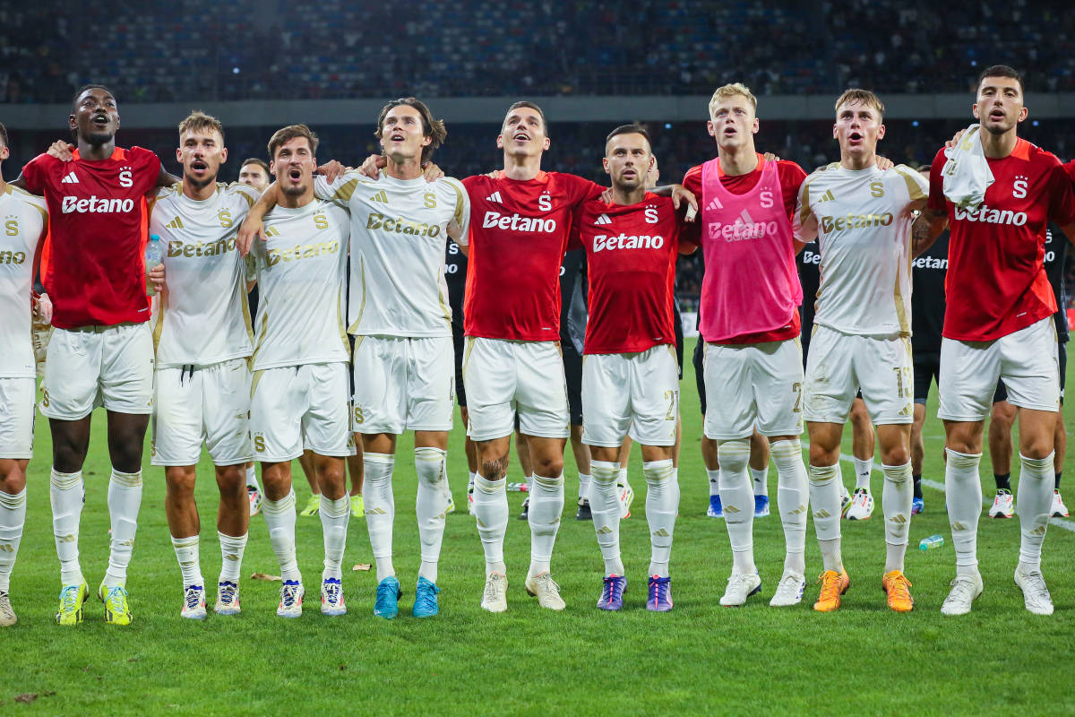 阿贾克斯横扫曼联欧冠小组秋季赛冠军_九游下载(图1)