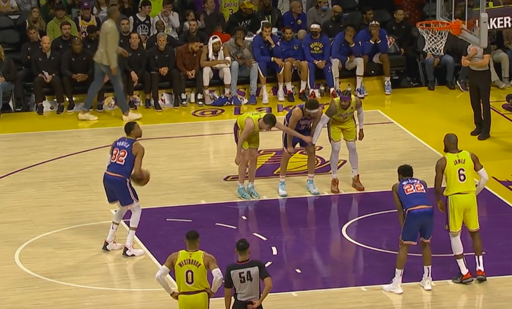 内线火力全开，球队逐渐拉开比分差距：九游平台(图2)