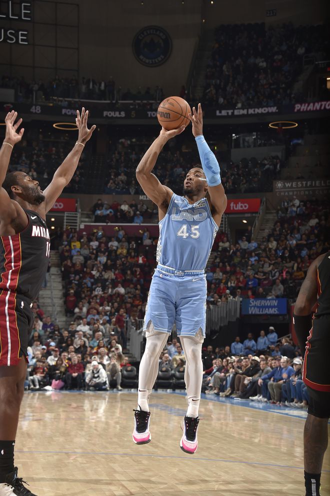 爵士遭遇热火逆转，米切尔虎口奋力【九游官网】(图1)